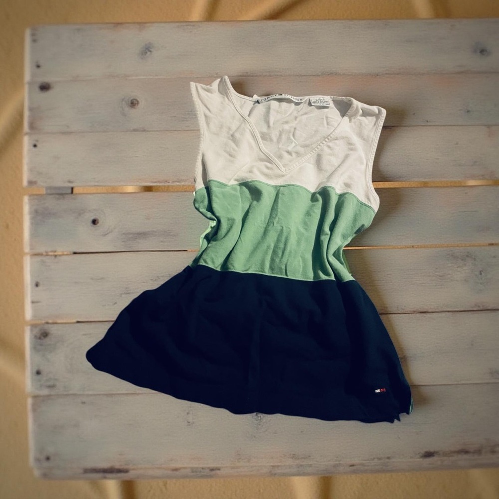Classic Tommy Hilfiger Sleeveless Color-block V-neck